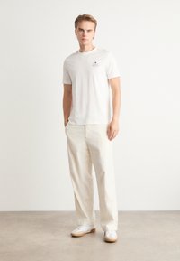 Tommy Hilfiger STACK TEE - T-shirt basic - white