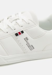 Pier One UNISEX - Tenisky - white
