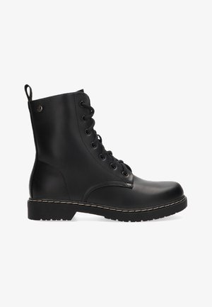 Botas de cuero negras hasta el tobillo, con punta redonda, diseño con cordones, collar acolchado y una suela de goma gruesa que presenta un detalle de costura en contraste.