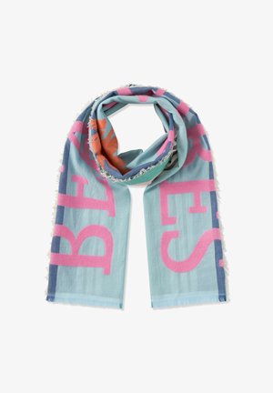 Lichtblauwe sjaal met grote roze letters, donkerblauwe randen en een oranje-blauw abstract patroon, los opgerold.