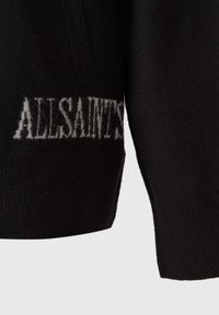 Czarny sweter o miękkiej fakturze, z prążkowanym dołem i szarym logo "ALLSAINTS" dzianym na dole. Regularny krój z okrągłym dekoltem.