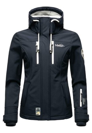Donkerblauwe softshell damesjas met capuchon en witte ritssluitingen, borstzakken aan de voorkant en verstelbare manchetten, voorzien van outdoor merklogo's.