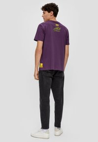 QS - T-shirt z nadrukiem