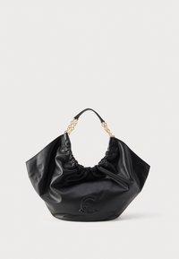 Zwarte leren handtas met plooien, gouden ketting en leren handvat, met een subtiel geperst logo aan de voorkant.