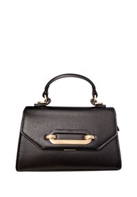 Sac à main en cuir noir au design structuré. Il est doté d'une poignée supérieure, de ferrures dorées et d'un fermoir avant distinctif marqué de la signature "Valentino".