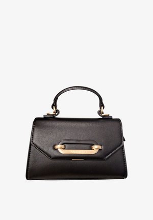 Bolso de mano de cuero negro con un diseño estructurado. Cuenta con un asa superior, herrajes dorados y un cierre frontal distintivo con la marca "Valentino".