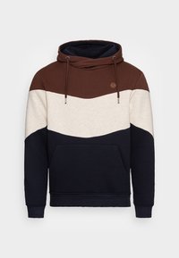 Sudadera con capucha de diseño en bloques de color en marrón, crema y azul marino. Presenta un bolsillo tipo canguro y capucha con cordón. Textura suave.