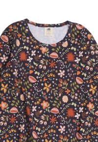 Kurzärmliges navy Oberteil mit einem bunten Blumenmuster in Orange, Gelb und Weiß sowie grünen Blättern auf einem weichen Stoff.