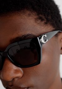COACH Päikeseprillid - black