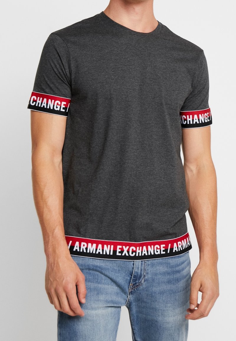 Armani Exchange Triko s potiskem - dark grey
