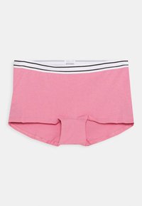 Boxer briefs in cotone rosa caratterizzati da una texture morbida e una cintura bianca a contrasto con strisce nere. Progettati per comfort e vestibilità.