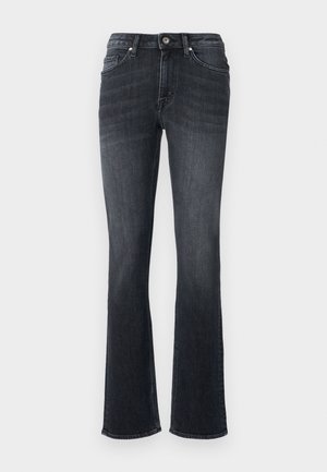 Jeans flare de ganga escura com fecho de correr e um botão metálico, bolsos frontais e desbotamento subtil para textura. Design clássico de cinco bolsos.