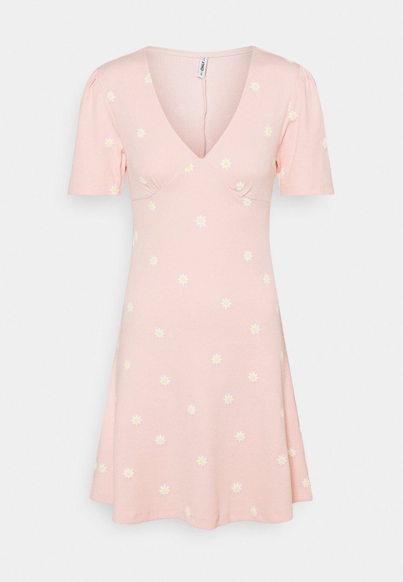 Rosa kurzärmliges Kleid mit V-Ausschnitt, versehen mit einem floralen Muster aus weißer Gänseblümchen mit gelbem Mittelpunkt, hergestellt aus weichem, elastischem Stoff.
