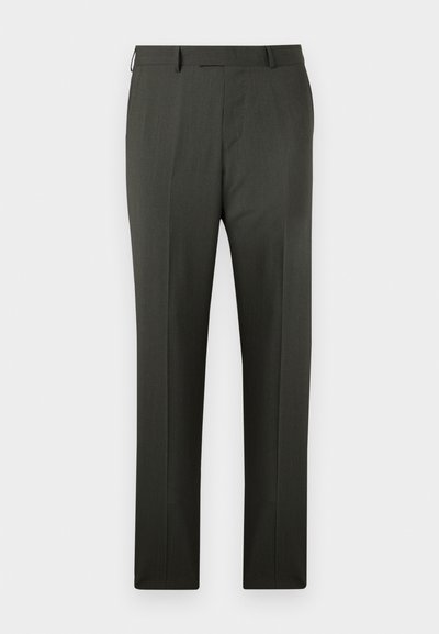 Σκούρο γκρι ανδρικό κομψό παντελόνι με θηλιές για ζώνη και πτυχή μπροστά, εμφανίζεται σε λευκό φόντο.