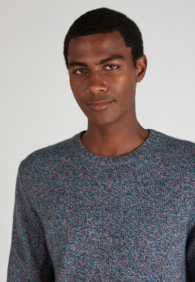 Strickpullover aus mehrfarbiger Wolle mit Rundhalsausschnitt, ausgestattet mit einem strukturierten Muster in Blau-, Pink- und Lilatönen.