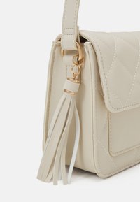 Anna Field Skulderveske - off-white