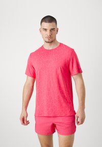 Nike Performance RISE RUN - Sports T-shirt - aster pink