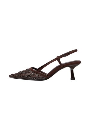 Brauner Slingback-Schuh mit spitz zulaufender Zehenpartie und niedrigem Absatz, verziert mit schwarzen und silbernen Pailletten und einem verstellbaren Schnallenriemen.