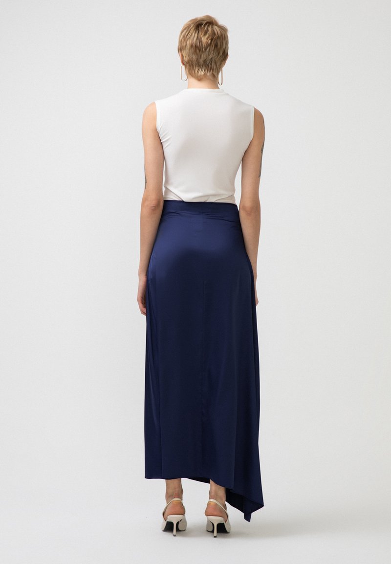 Touché Privé FLARED Gonna lunga dark blue/blu scuro