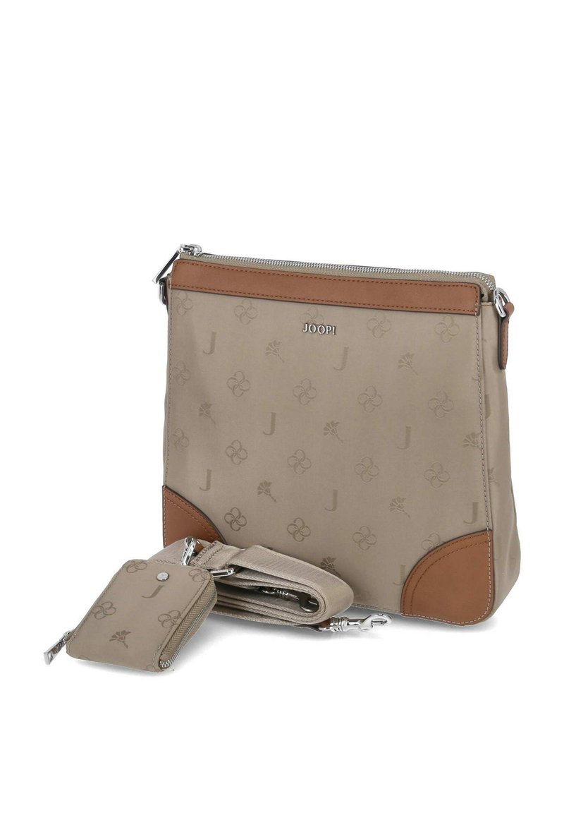 Borsa beige con logo in rilievo e motivo floreale, accenti marroni, ferramenta in argento, dotata di tracolla staccabile, include una piccola pochette coordinata.