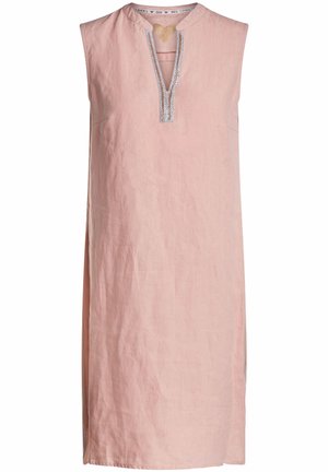 Robe sans manches en lin rose clair avec un décolleté en V et des détails de bordure en perles argentées autour du col.