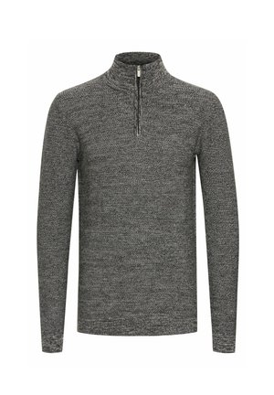 Sivi pleteni pulover dugih rukava s visokim ovratnikom i polu patentnim zatvaračem. Tekstura je blago strukturirana s tkanim uzorkom.