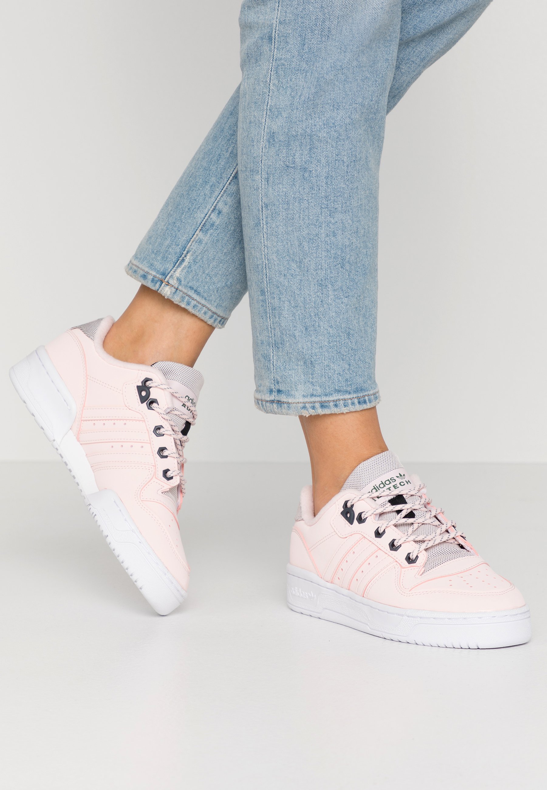 adidas Originals RIVALRY Sneaker low halo pinktrace Womens Pale Pink adidas Adi Rivalry Low Trainers | schuh
