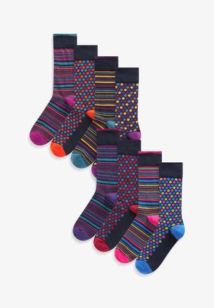 Set di otto paia di calzini di cotone in vari colori, con strisce e pois su fondo blu navy. Ogni paio presenta colori contrastanti per le punte.