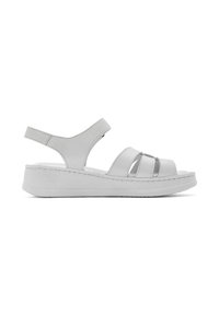 Witte leren sandalen met een wigzool, met een open teen, meerdere bandjes en een verstelbaar achterbandje voor een veilige pasvorm.