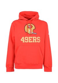 Czerwona bluza z kapturem z dużym złotym napisem "49ERS" oraz graficznym logo hełmu. Wykonana z miękkiego materiału, posiada przednią kieszeń w stylu kangura.