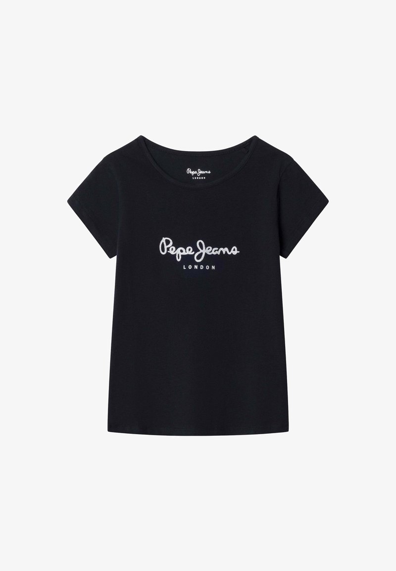 Melna kokvilnas T-kreklā ar noapaļotu kakla izgriezumu un īsām piedurknēm, uz kura priekšpuses ir balta izšūta "Pepe Jeans LONDON" logo.