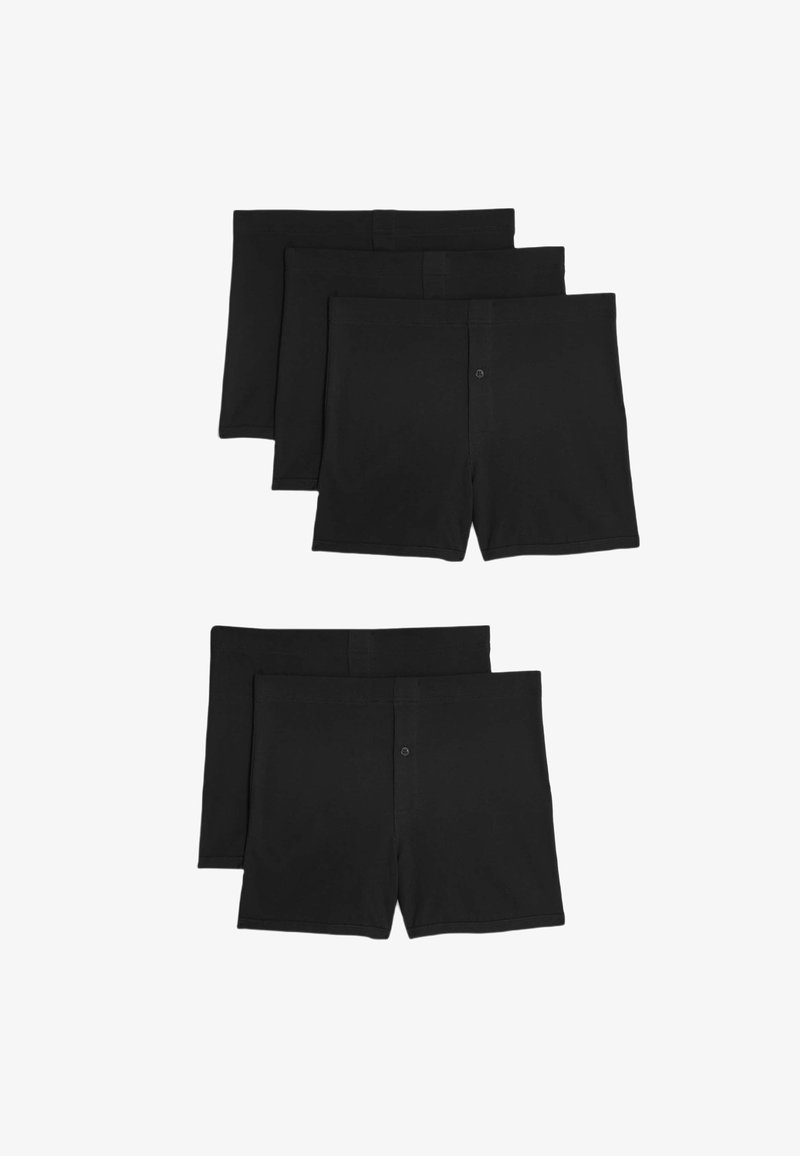 Černé boxerky v balení po čtyřech, vyrobené z měkké látky. Mají knoflík na zapínání a elastický pas pro pohodlí.