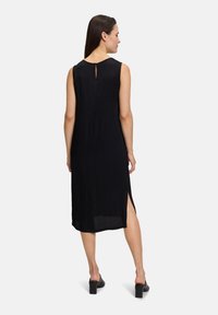 Betty & Co MIT RUNDHALSAUSSCHNITT - Day dress - schwarz