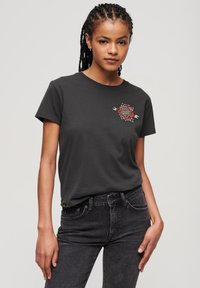 Superdry & Co TATTOO RHINESTONE - Camiseta estampada - charcoal