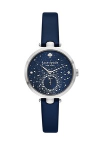 Mörkblå klocka med ett runt silverfärgat hölje och en glittrande stjärnhimmel-dial. Utrustad med en liten subdial, silverfärgade visare och ett mjukt läderarmband.