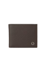 Brun læderpung med tekstureret finish, bifold-design og sølvlogo på forsiden. Kompakt og praktisk form.