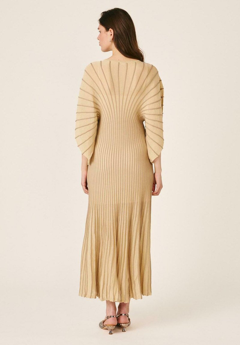 Alma en Pena Jumper dress - gold-coloured - Zalando