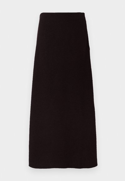 Une jupe noire, longue jusqu'au sol, fabriquée en tissu doux avec un design minimaliste. Caractéristiques : taille haute et silhouette droite.