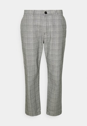 Grijze, geruite broek met een getailleerde pasvorm, voorzien van een ritssluiting, knoopsluiting en zijzakken. De stof heeft een zachte textuur.