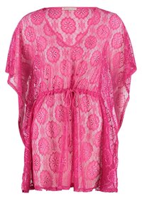 Kimono en dentelle rose avec motifs floraux, encolure en V et taille à cordon. Tissu léger et transparent avec des manches larges.