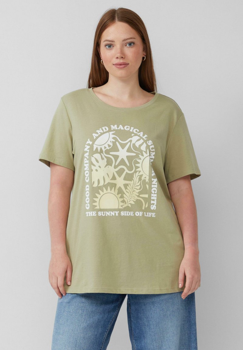 Olivegrünes, oversized T-Shirt aus Baumwolle, mit weißen Grafikdruck von Sonne und Pflanzenmotiven, Rundhalsausschnitt, kurze Ärmel.