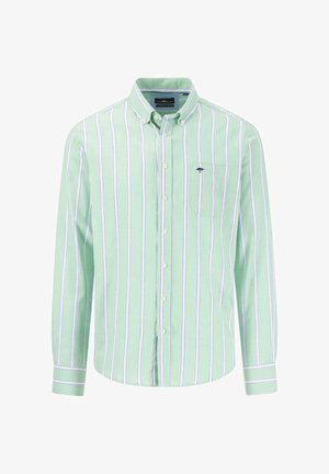 Camisa de botones de mangas largas a rayas verdes con rayas verticales blancas y azules, que incluye un bolsillo en el pecho y un cuello. Tejido de algodón texturizado.