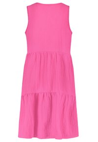 Rosa ärmelloses Kleid aus strukturierter Stoffqualität, mit einem schichtartigen Design und einer fließenden Silhouette. Rückansicht, runder Ausschnitt.
