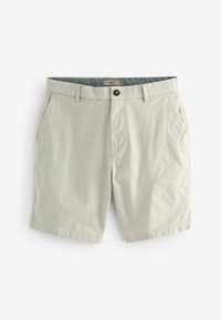 Shorts beige en coton avec une texture lisse, dotés de deux poches latérales, d'une fermeture à bouton à l'avant et de passants de ceinture.