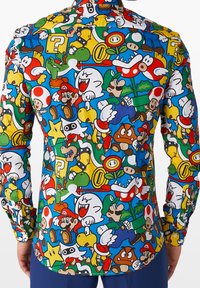 Camicia multicolore con motivo a cartone animato con personaggi di Mario su sfondo blu; maniche lunghe, design con colletto, tessuto liscio.