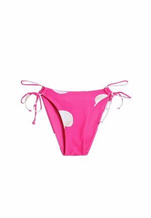 Roze bikini onderkant met witte schelpmotieven, voorzien van zijstrikjes voor aanpassingsmogelijkheden. Gemaakt van een gladde, rekbare stof.