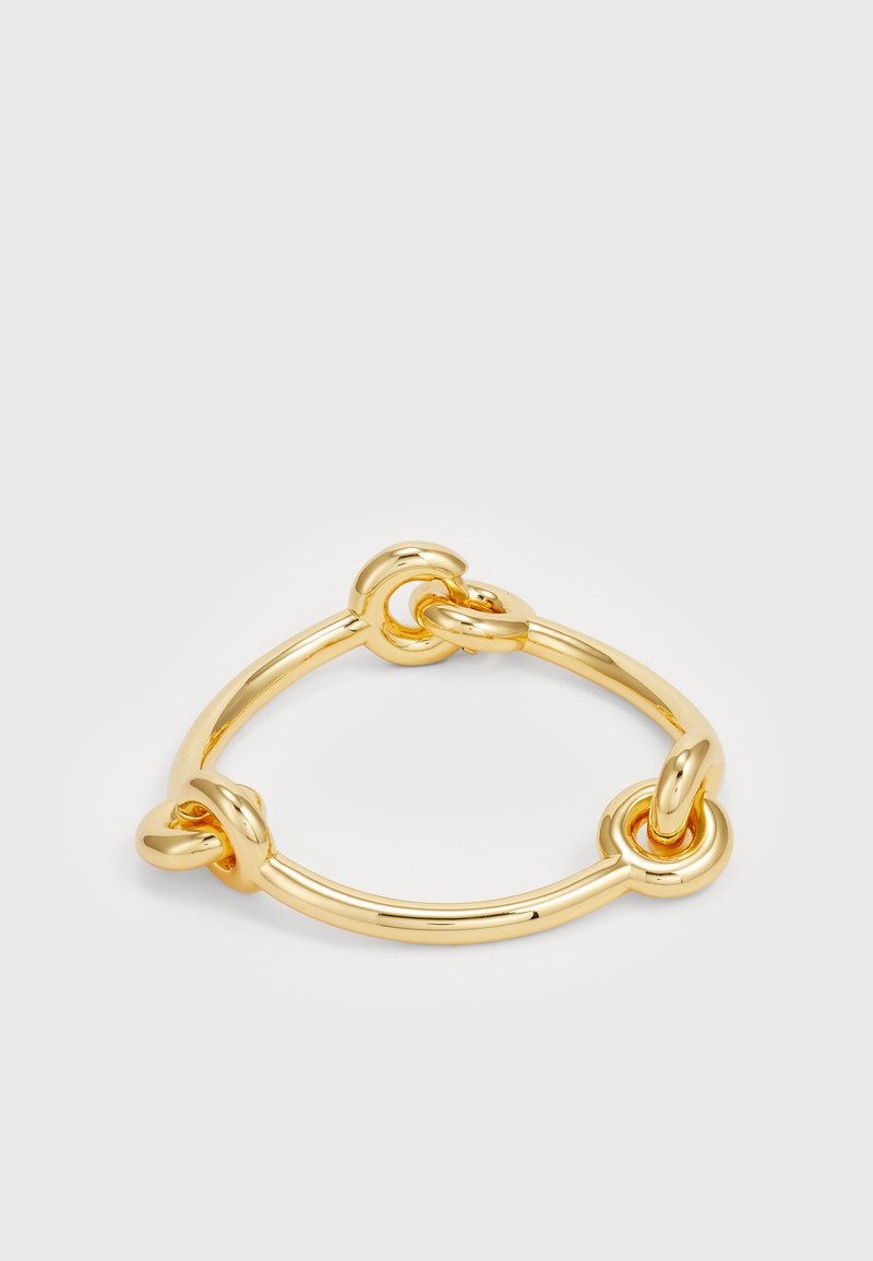 Bracciale in metallo dorato con link circolari e una finitura liscia e lucida. Il design include nodi intrecciati per un dettaglio aggiuntivo.