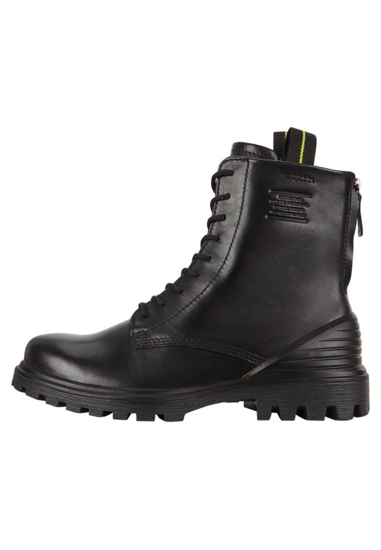 Botas de cuero negro hasta el tobillo con suela rugosa, que cuentan con cordones en la parte delantera, cremallera lateral y un tirador amarillo en contraste. Acabado texturizado.
