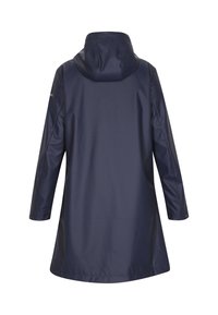 Mörkblå vattentät regnjacka med huva, långa ärmar och en slät yta. Har sömdetaljer och en utsvängd bottendesign.