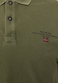 Napapijri ELBAS - Poloskjorter - green lichen